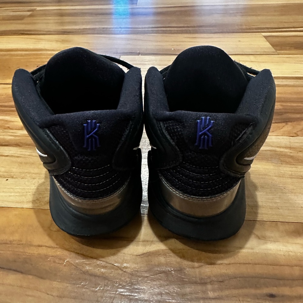 Kyrie Nike Black and Silver Athletic Shoes - Picture 3 of 5
